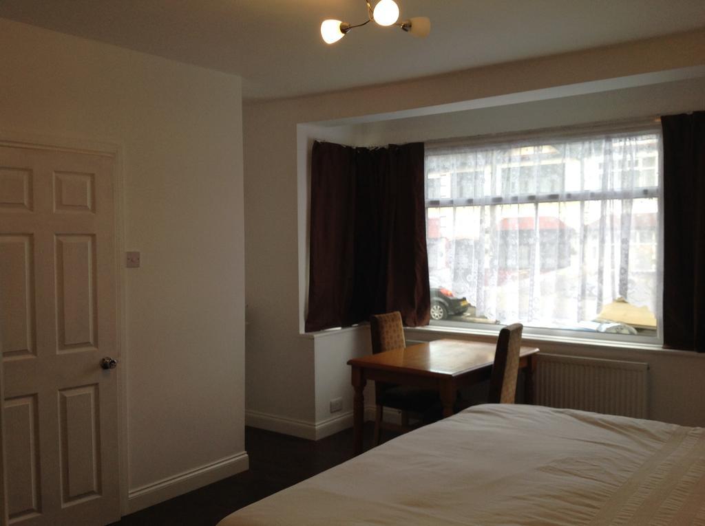 Repton Private Hotel Romford Esterno foto