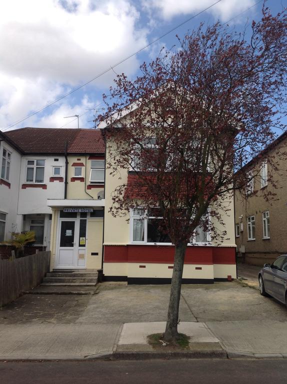 Repton Private Hotel Romford Esterno foto
